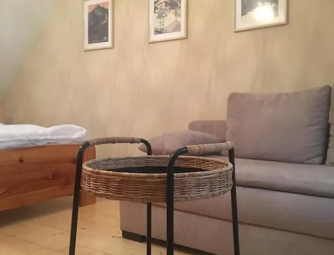 Juli Татранска Ломница